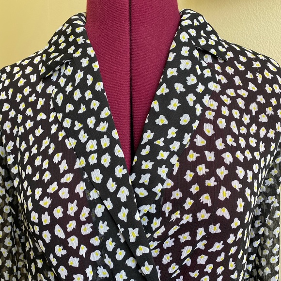 Bar III Printed Long Sleeve Twist-Front Hi-Lo Tunic Top. Small. - Picture 4 of 8